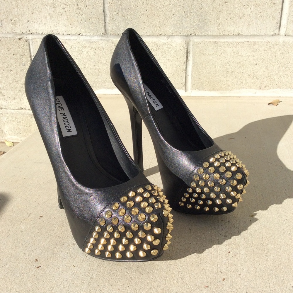 🖤NEW ARRIVAL🖤 Steve Madden Black Leather Gold Studded Platform High Heel Shoe